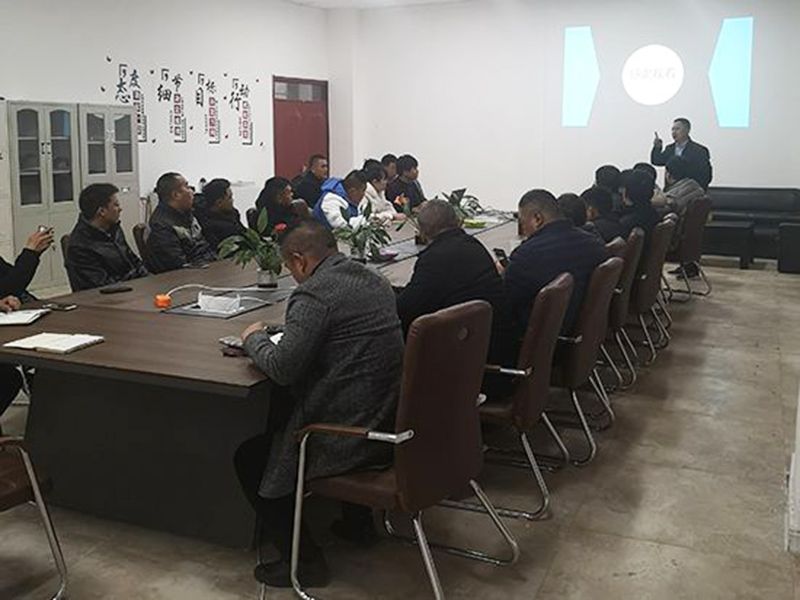 Company Organizes Management Knowledge Training